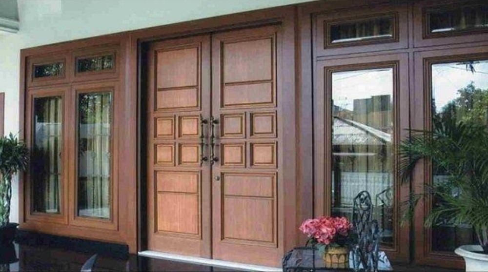alasan mengapa pintu kayu mengembang