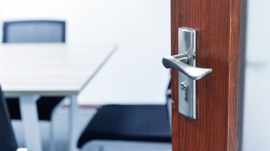 karet peredam pintu kayu