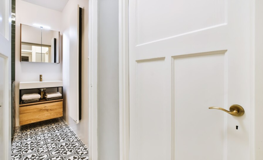 pintu kamar mandi baja ringan